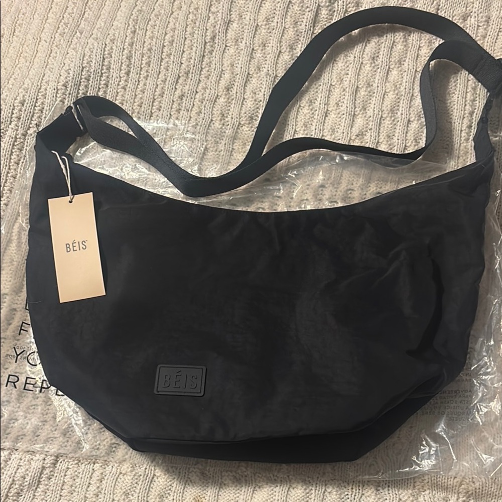 Beis The Crescent Catchall in Black